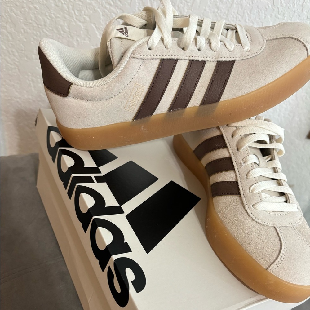 ADDIDAS SHOES 8 1/2 VL COURT SKATEBOARD